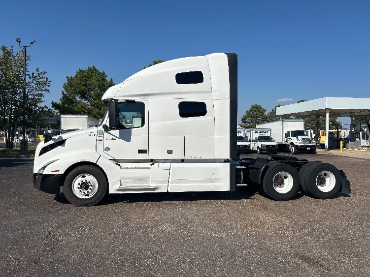 2023 Volvo VNL 760 in Olive Branch, MS — photo 4