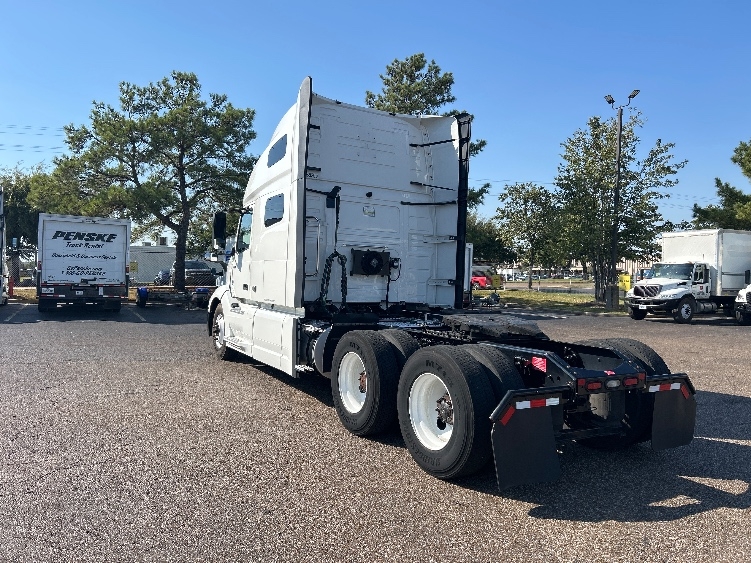 2023 Volvo VNL 760 in Olive Branch, MS — photo 5