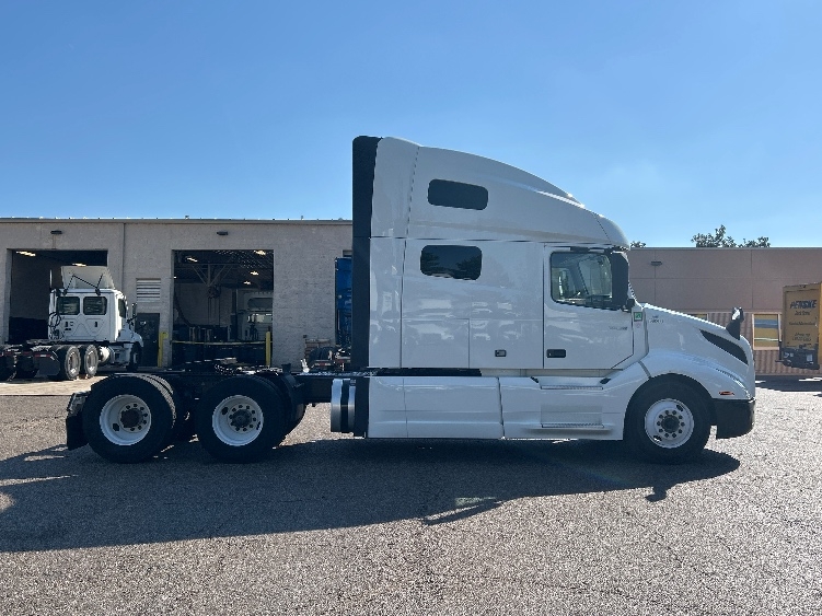 2023 Volvo VNL 760 in Olive Branch, MS — photo 8