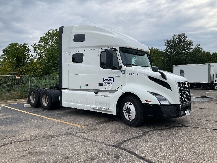 2023 Volvo VNL 760 in Romulus, MI