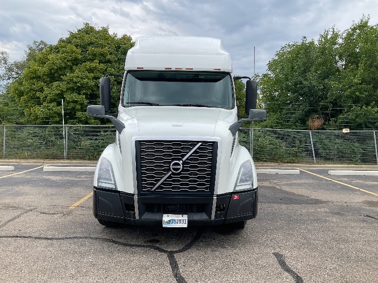 2023 Volvo VNL 760 in Romulus, MI — photo 2