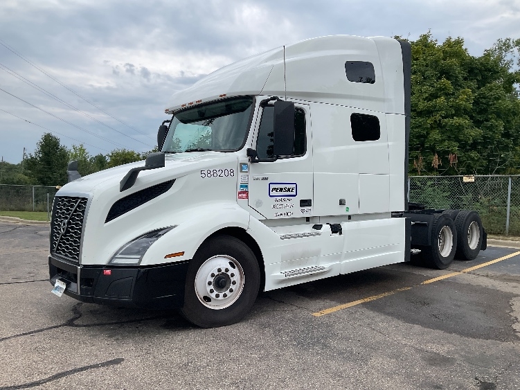 2023 Volvo VNL 760 in Romulus, MI — photo 3