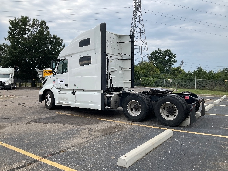 2023 Volvo VNL 760 in Romulus, MI — photo 5