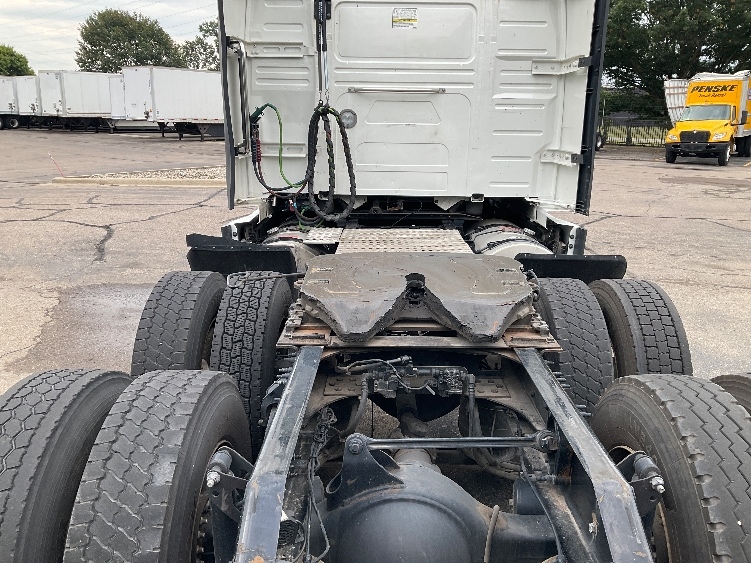 2023 Volvo VNL 760 in Romulus, MI — photo 6