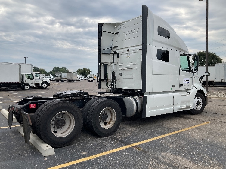 2023 Volvo VNL 760 in Romulus, MI — photo 7