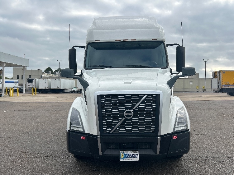 2023 Volvo VNL 760 in Olive Branch, MS — photo 2
