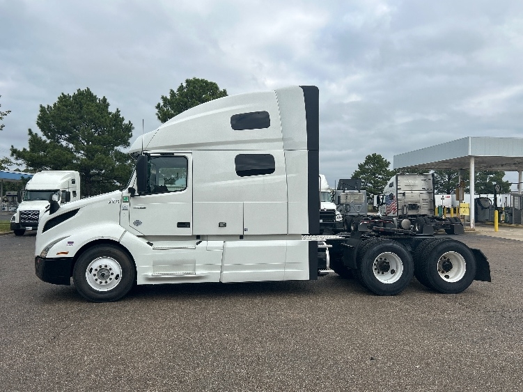 2023 Volvo VNL 760 in Olive Branch, MS — photo 4