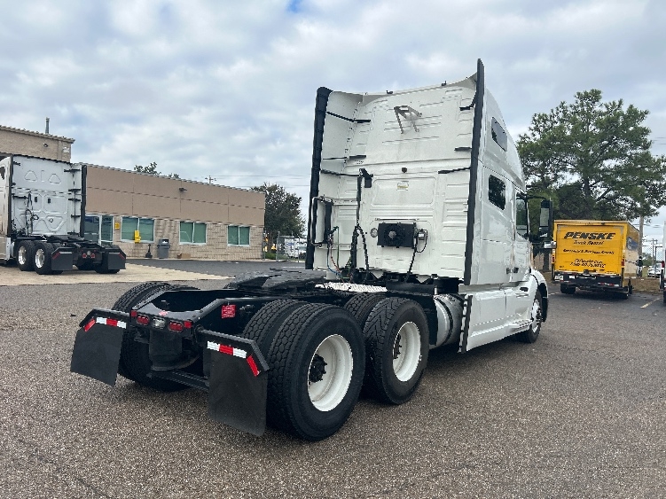 2023 Volvo VNL 760 in Olive Branch, MS — photo 7