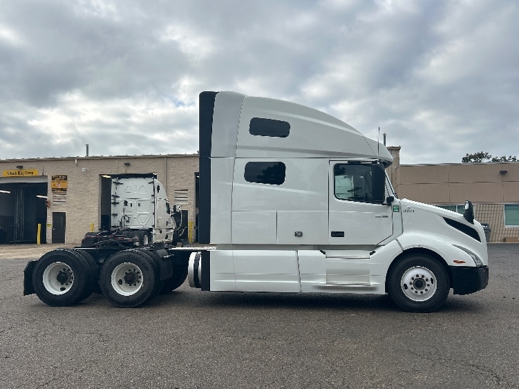 2023 Volvo VNL 760 in Olive Branch, MS — photo 8