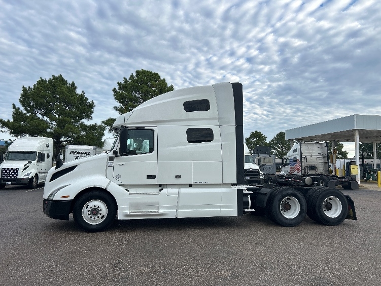 2023 Volvo VNL 760 in Olive Branch, MS — photo 4