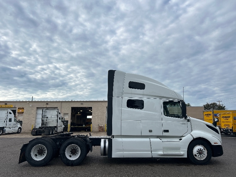 2023 Volvo VNL 760 in Olive Branch, MS — photo 8