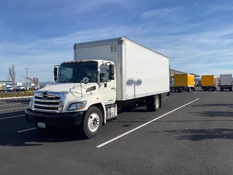2014 Hino 338 in Everett, WA — photo 3