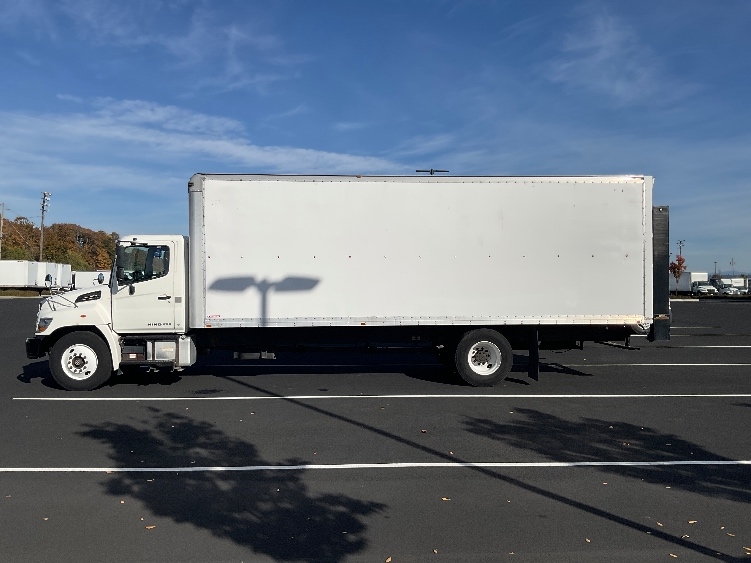 2014 Hino 338 in Everett, WA — photo 4