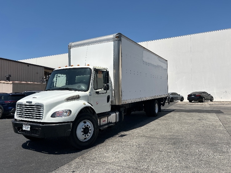 2015 Freightliner eM2 in Torrance, CA — photo 3