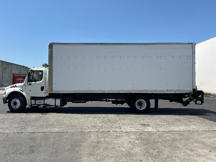 2015 Freightliner eM2 in Torrance, CA — photo 4
