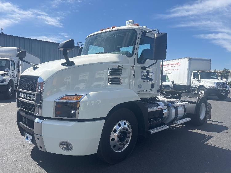 2022 Mack Anthem in West Sacramento, CA — photo 3