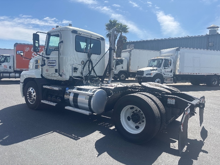 2022 Mack Anthem in West Sacramento, CA — photo 5