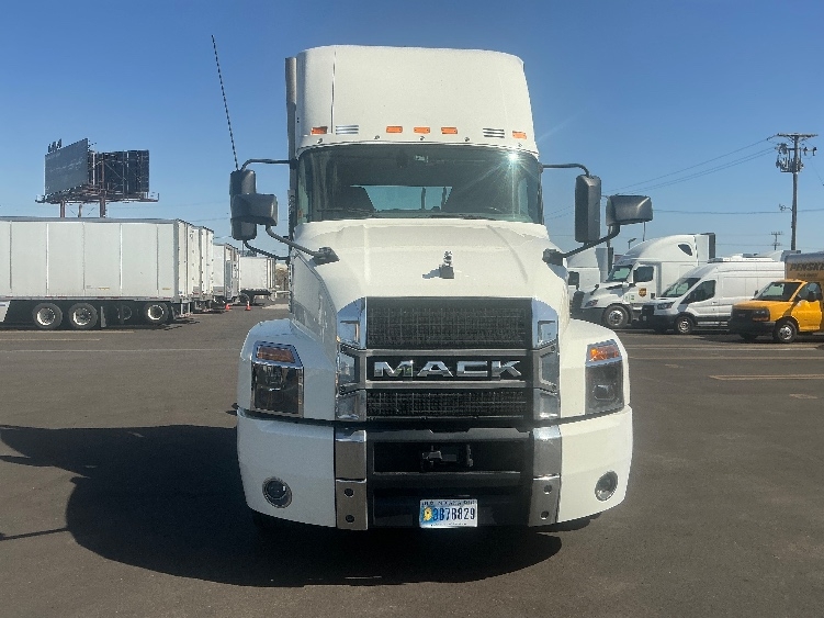2022 Mack Anthem in Stockton, CA — photo 2
