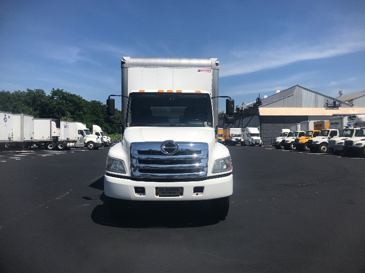 2017 Hino 268 in Akron, OH — photo 2
