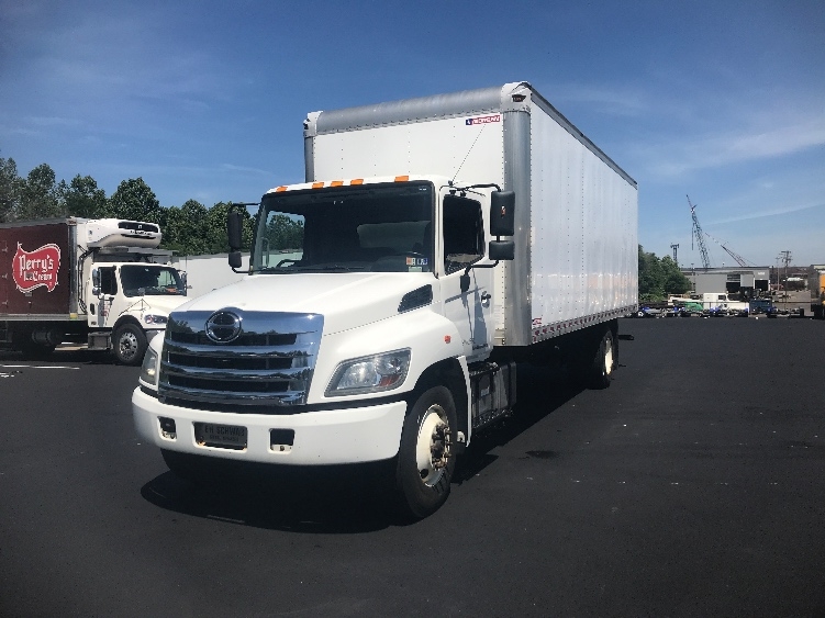 2017 Hino 268 in Akron, OH — photo 3
