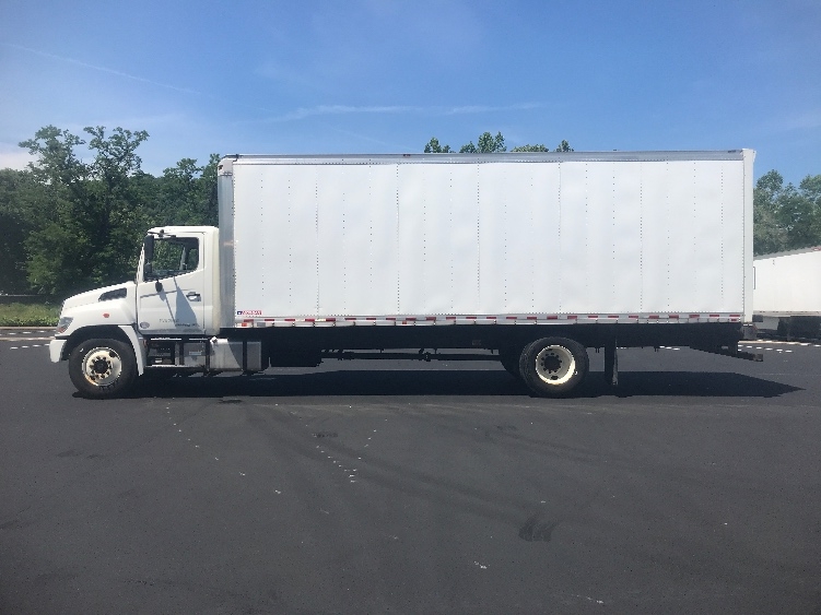 2017 Hino 268 in Akron, OH — photo 4