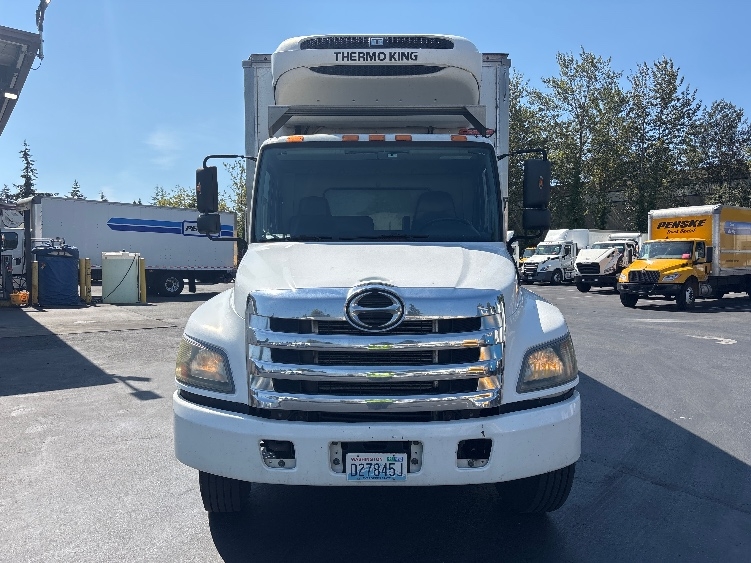 2016 Hino 268 in Kent, WA — photo 2
