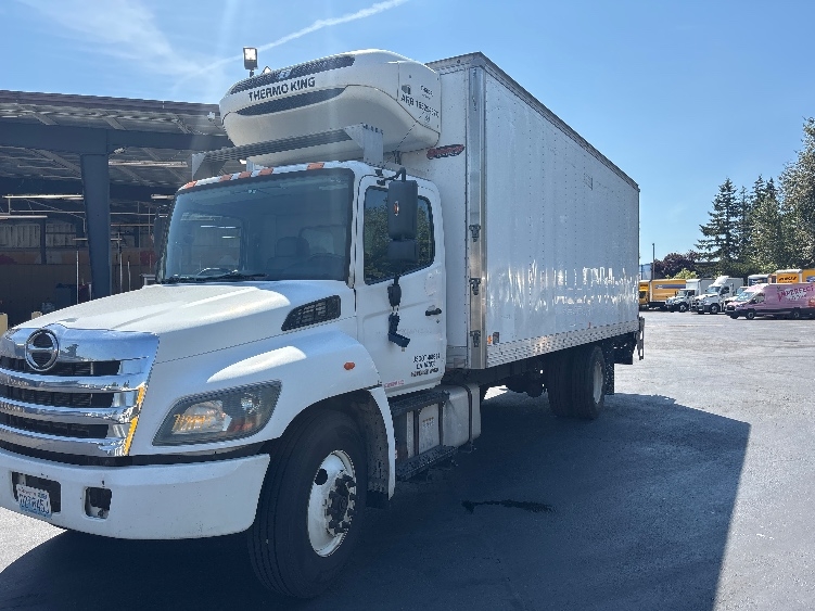 2016 Hino 268 in Kent, WA — photo 3