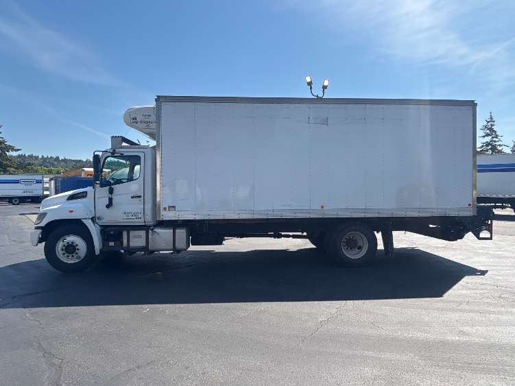2016 Hino 268 in Kent, WA — photo 4