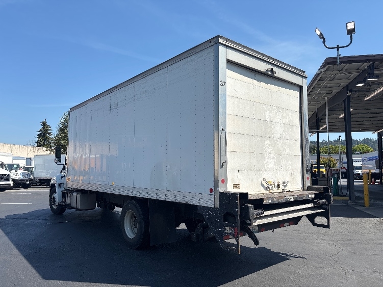 2016 Hino 268 in Kent, WA — photo 6
