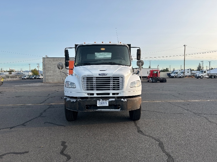 2016 Freightliner eM2 in Medford, OR — photo 2