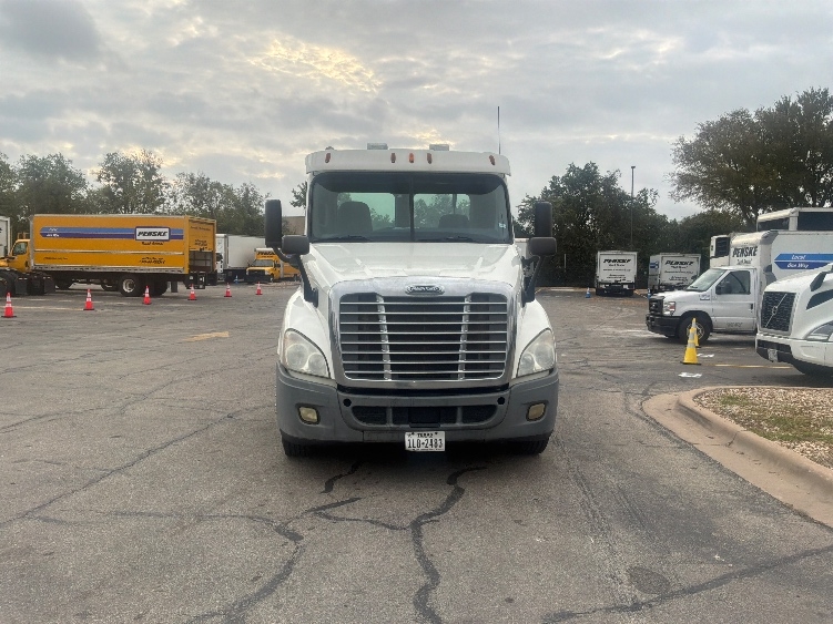 2012 Freightliner Cascadia in Austin, TX — photo 2