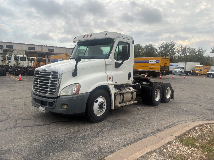 2012 Freightliner Cascadia in Austin, TX — photo 3