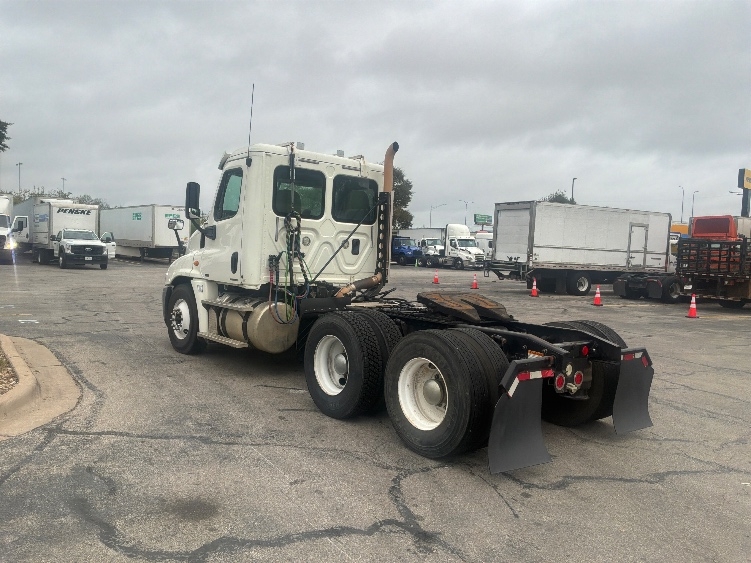 2012 Freightliner Cascadia in Austin, TX — photo 5