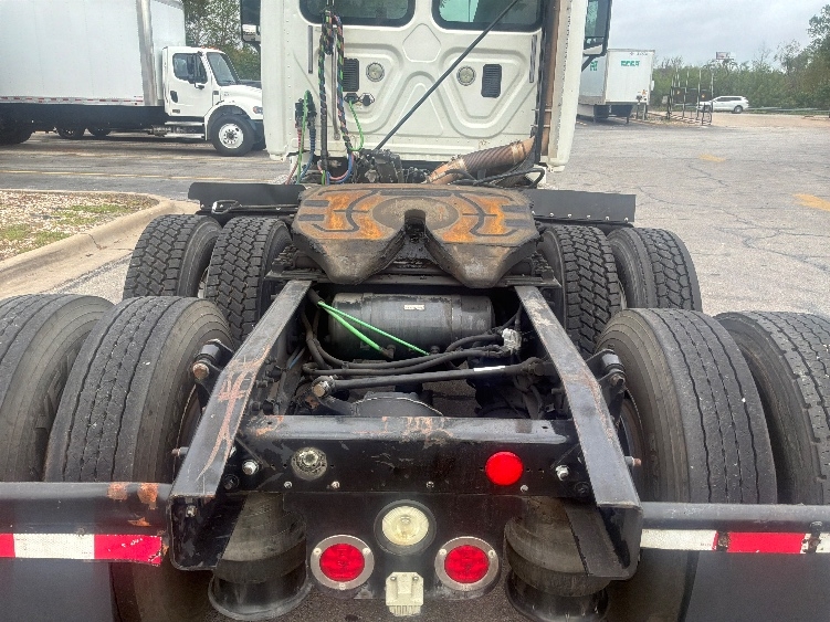2012 Freightliner Cascadia in Austin, TX — photo 6