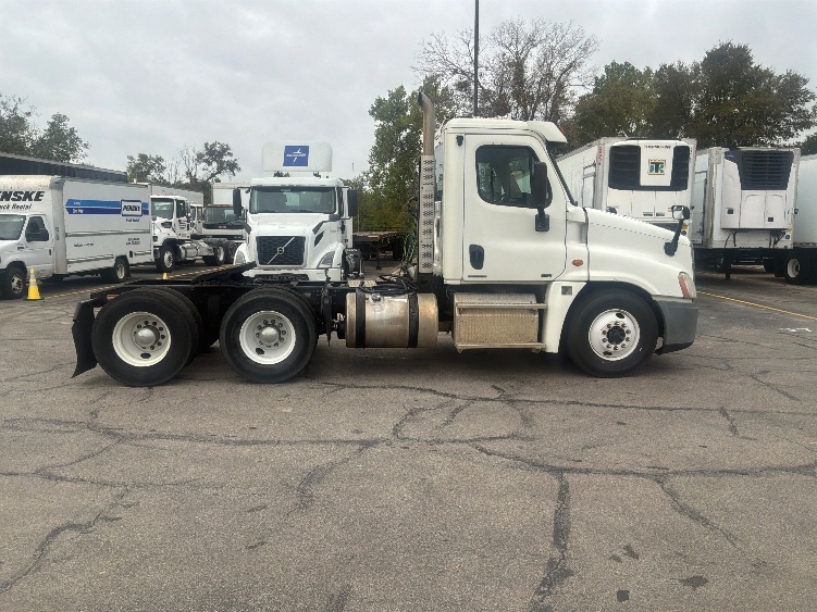 2012 Freightliner Cascadia in Austin, TX — photo 8