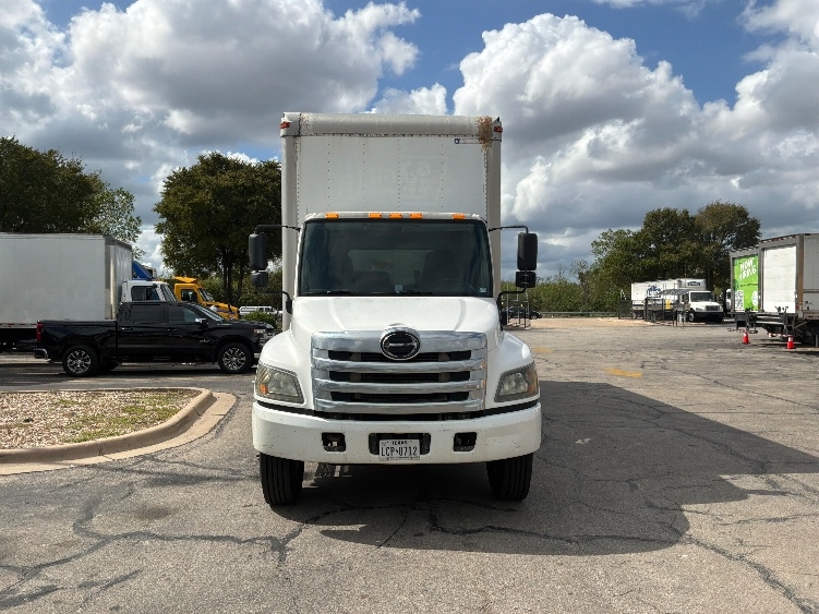2016 Hino 268 in Austin, TX — photo 2