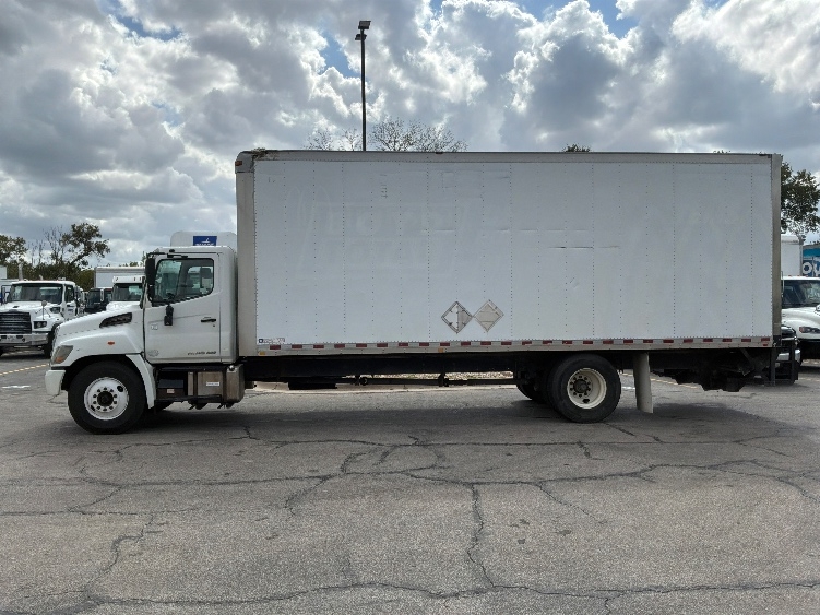 2016 Hino 268 in Austin, TX — photo 4