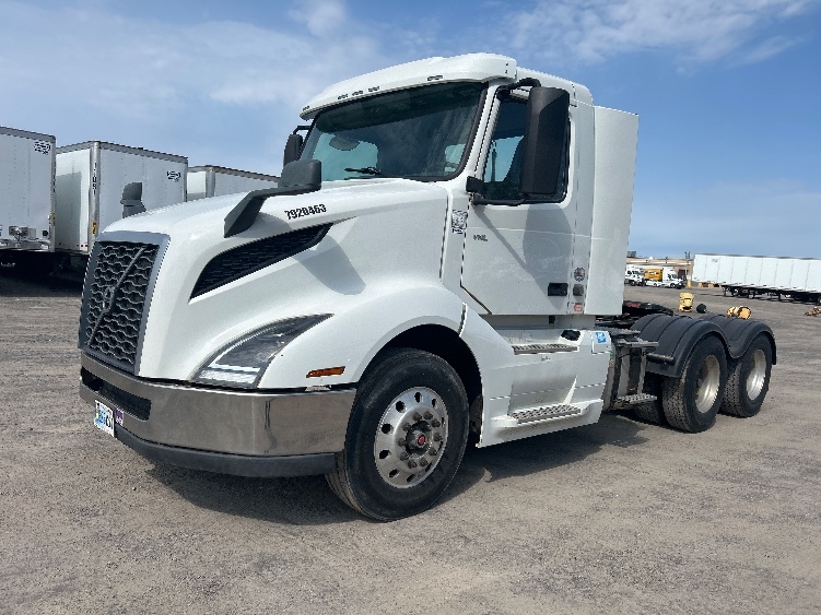 2019 Volvo VNL 300 in Flower Mound, TX — photo 3