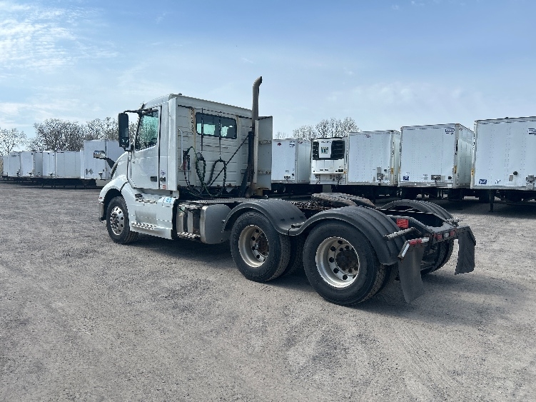 2019 Volvo VNL 300 in Flower Mound, TX — photo 5