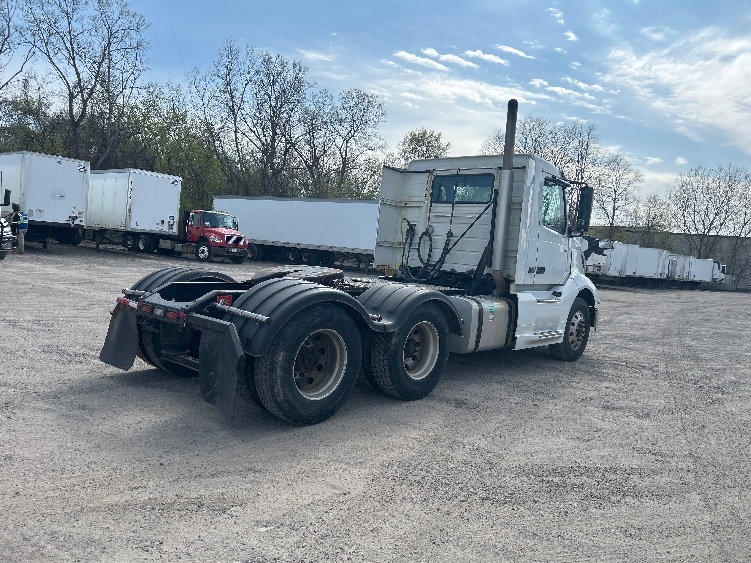 2019 Volvo VNL 300 in Flower Mound, TX — photo 7