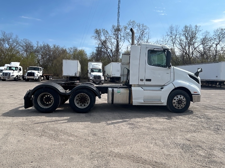 2019 Volvo VNL 300 in Flower Mound, TX — photo 8