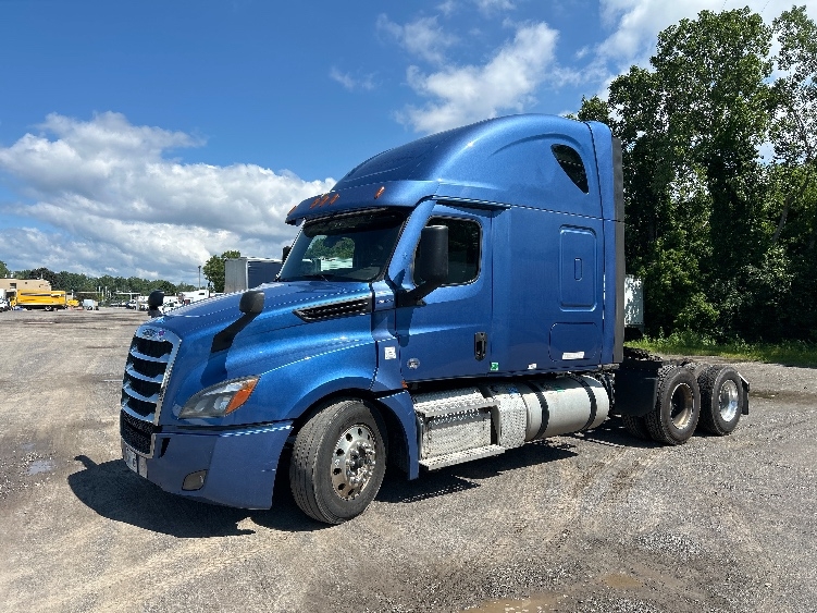 2020 Freightliner Cascadia in Fredonia, NY — photo 3