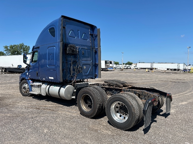 2020 Freightliner Cascadia in Fredonia, NY — photo 5