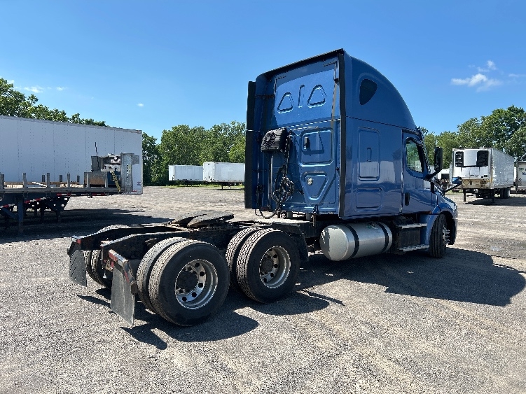2020 Freightliner Cascadia in Fredonia, NY — photo 7