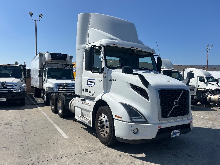 2021 Volvo VNR 640