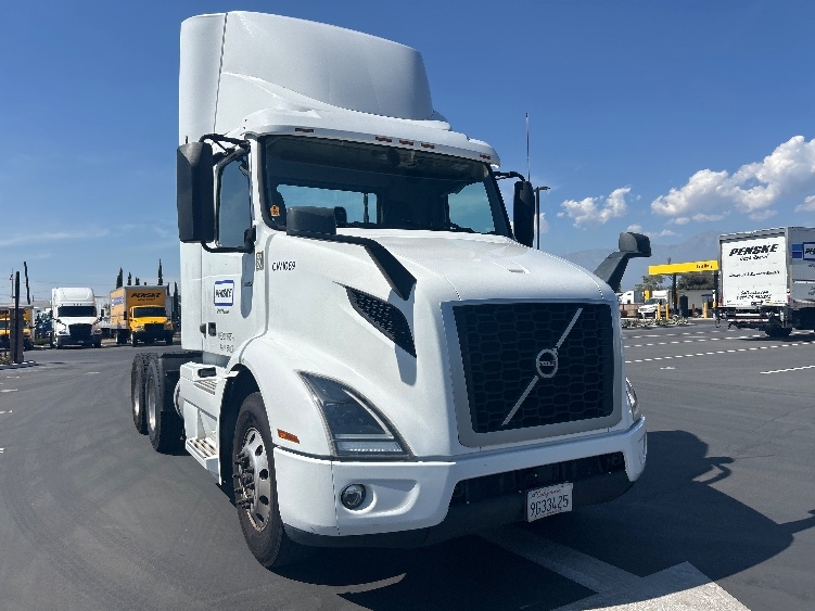 2021 Volvo VNR 640 in Fontana, CA