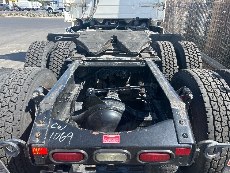 2021 Volvo VNR 640 in Fontana, CA — photo 6