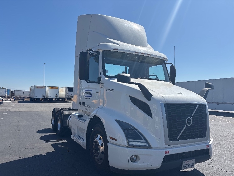 2021 Volvo VNR 640