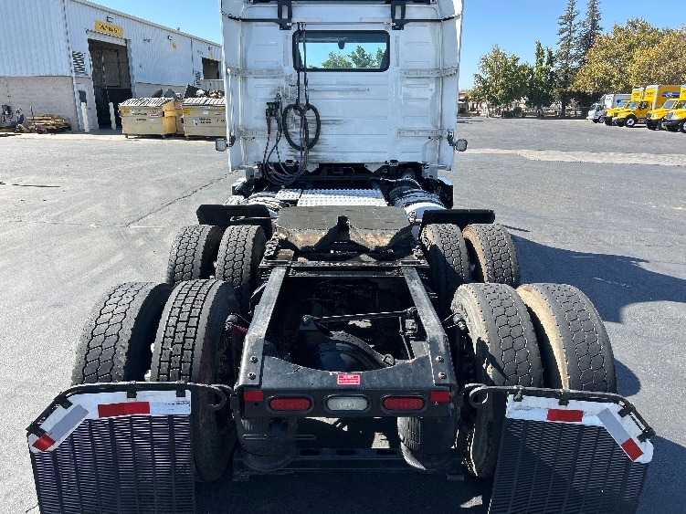 2022 Volvo VNR 640 in Sacramento, CA — photo 6