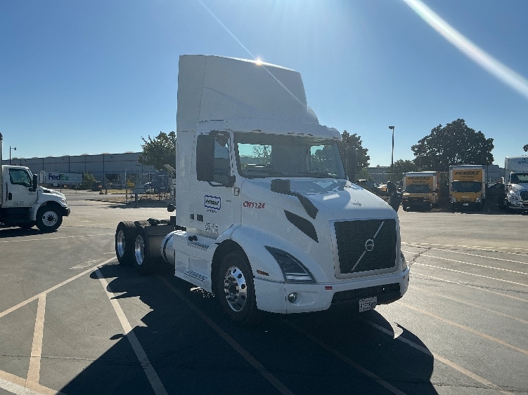 2022 Volvo VNR 640 in Sacramento, CA